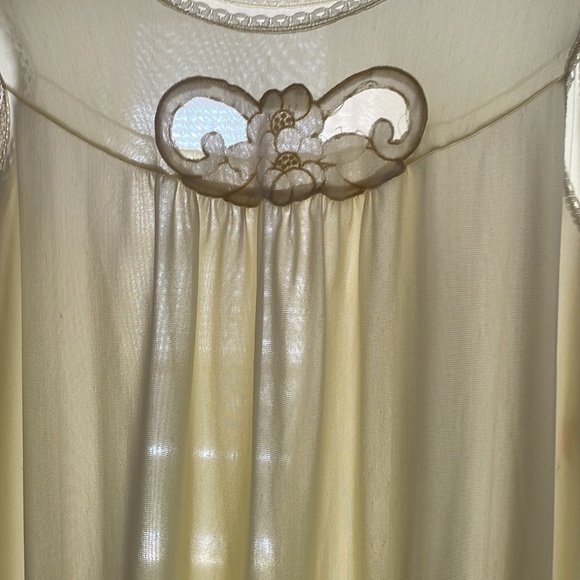 Vintage yellow lace sleeveless nightgown slip - Picture 5 of 7